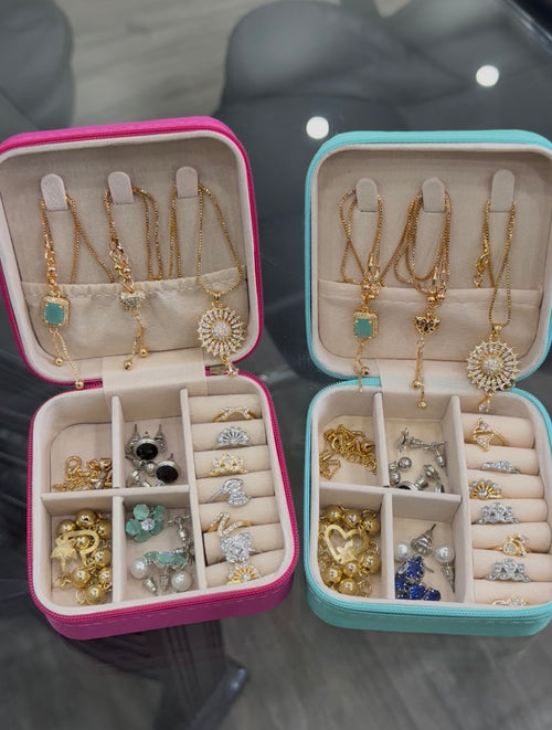 Full Premium jewellery gift set.
20 premium pieces in one box💖